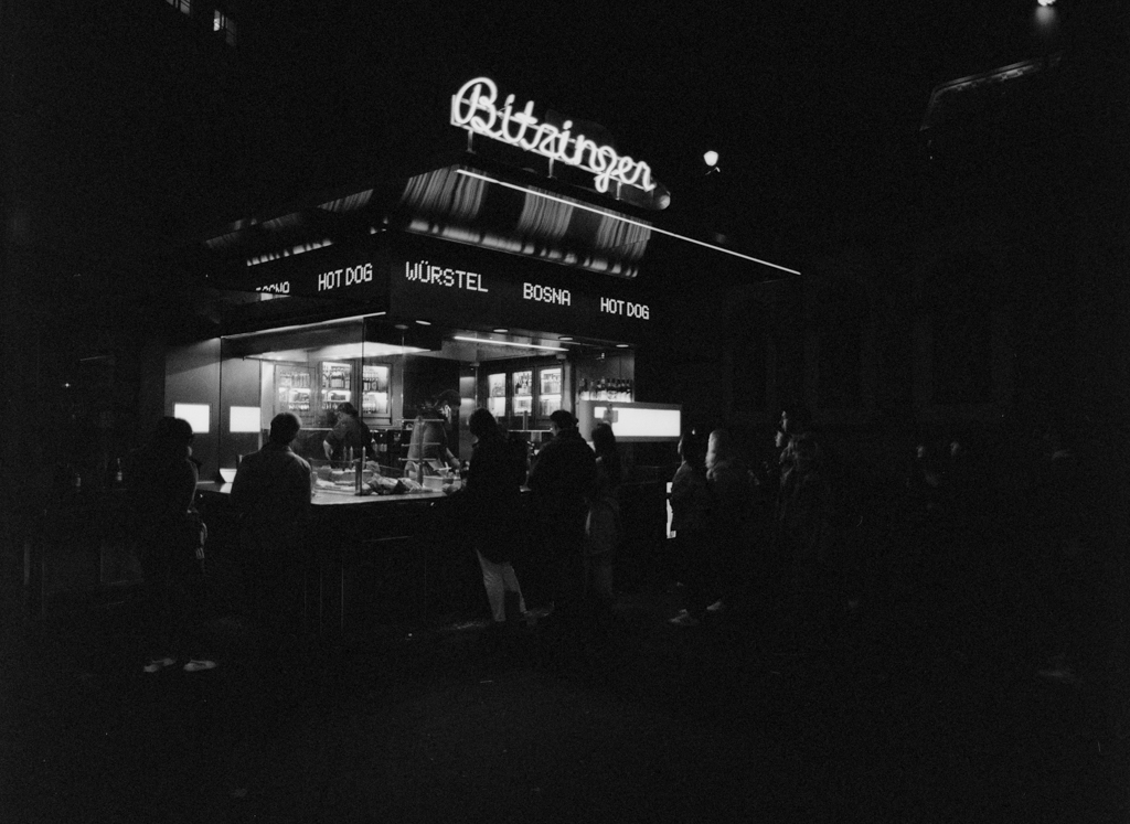 Medium_Format_Street_photography_vienna_Kodak-trix_6400_markus_hofstaetter_mhaustria.com_11