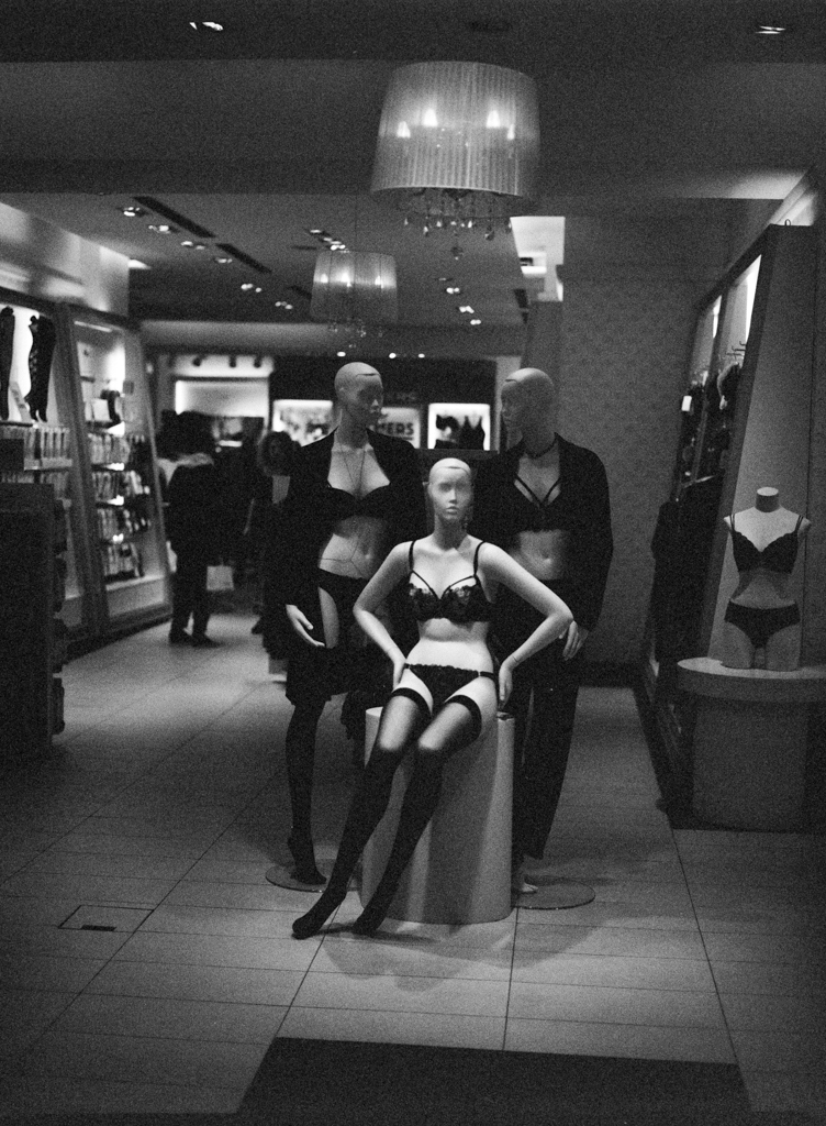 Medium_Format_Street_photography_vienna_Kodak-trix_6400_markus_hofstaetter_mhaustria.com_14